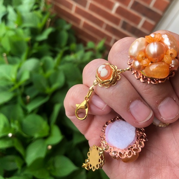 “Peaches and Cream” 🍑🍨 Hand crafted bracelet from repurposed vintage earrings - Picture 5 of 7